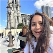 Profesora titulada en geografía con más de cinco años de experiencia